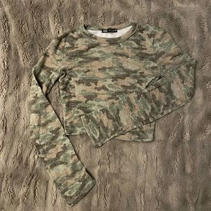 Zara army / camo cropped long sleeve shirt